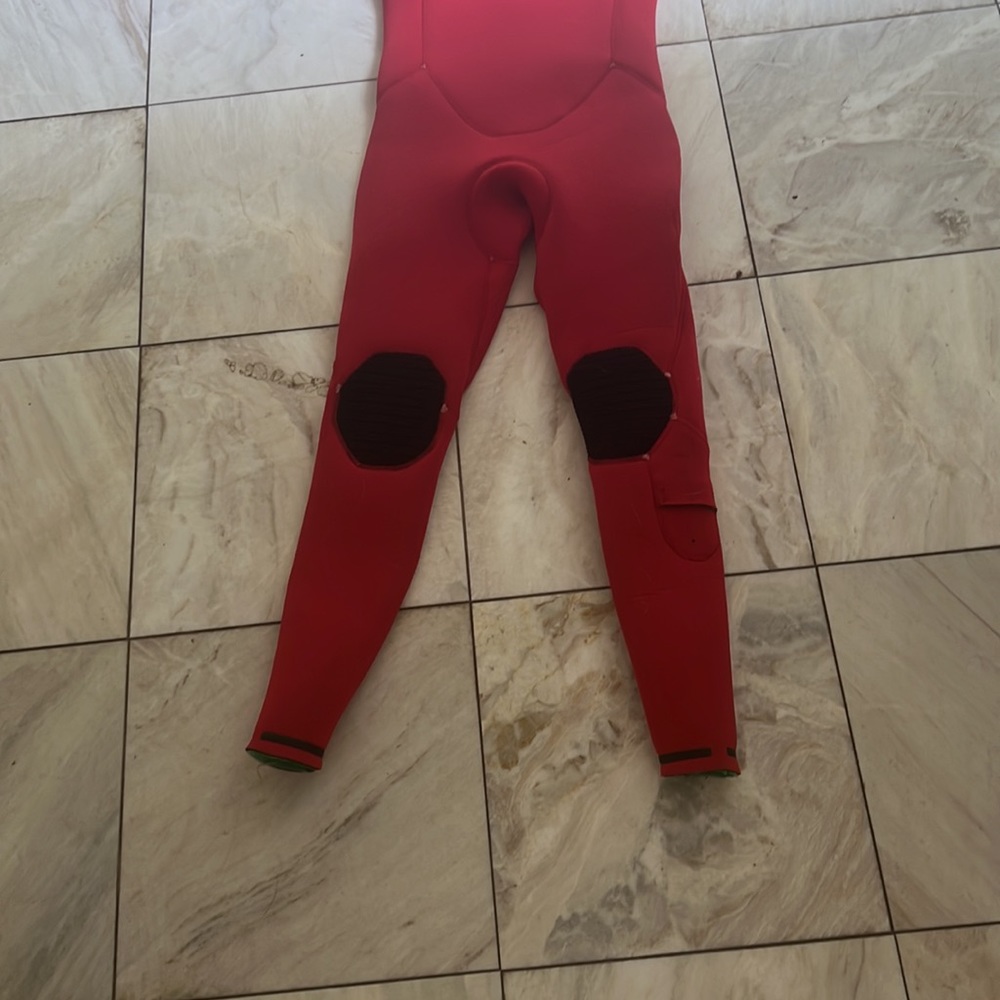 Wetsuit - Picture 2 of 3